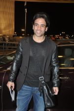 Tusshar Kapoor at  IIFA Day 2 departures in Mumbai Airport on 22nd April 2014 (10)_535738831e1b5.JPG