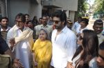 Amitabh Bachchan, Jaya Bachchan, Abhishek Bachchan, Aishwarya Rai Bachchan voting at Jamnabai School in Mumbai on 24th April 2014 (149)_5359cf7e96f40.JPG