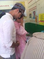 Tanuj Virwani and mother Rati Agnihotri step out to vote on 24th April 2014 (1)_535a39df1ffa1.jpg