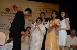 Ranbir Kapoor, Neetu Singh, Rishi Kapoor,  Riddhima Kapoor at Master Deenanath Mangeshkar awards in Mumbai on 24th April 2014 (62)_535b51f307b7f.JPG