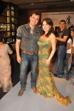 Amrita Raichand at the launch of Signature Collection of Earth 21 in Kurla Phoenix on 26th April 2014 (104)_535ca5a8d6b7b.JPG