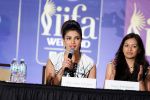 Priyanka Chopra, Tara Abrahams at Girl Rising Project in Tampa Convention Centre on 25th April 2014 (3)_535cac13806b7.jpg