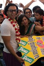 Ranveer Singh arrives at Tampa International Airpot on 25th April 2014 for IIFA (4)_535ca7658bf2a.jpg