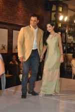 Shoaib Akhtar, Amy Billimoria at the launch of Signature Collection of Earth 21 in Kurla Phoenix on 26th April 2014 (93)_535ca6276e7a6.JPG