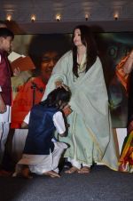 Aishwarya Rai Bachchan pays tribute to Sri Sathya Sai Baba in Mumbai on 27th April 2014 (158)_535e0987c023d.JPG