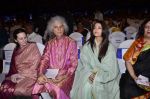 Aishwarya Rai Bachchan, Shivkumar Sharma pays tribute to Sri Sathya Sai Baba in Mumbai on 27th April 2014 (163)_535e09fec7a25.JPG