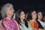Aishwarya Rai Bachchan, Shivkumar Sharma pays tribute to Sri Sathya Sai Baba in Mumbai on 27th April 2014 (169)_535e0a0f31c92.JPG