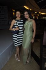 Bhagyashree at the launch of Signature Collection of Earth 21 in Kurla Phoenix on 26th April 2014 (10)_535df2fac501d.JPG