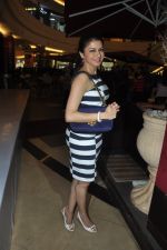 Bhagyashree at the launch of Signature Collection of Earth 21 in Kurla Phoenix on 26th April 2014 (6)_535df2ef9f54a.JPG