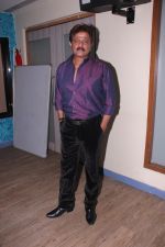 Ramesh Bhatkar at Kishori Shahane b_day party in Country Club, Andheri, Mumbai on 26th April 2014_535dfc1d3f515.JPG