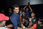 Arjun Kapoor at Special screening of 2 states for under priveledged children in Mumbai on 30th April 2014 (23)_5362329f161df.JPG