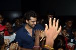 Arjun Kapoor at Special screening of 2 states for under priveledged children in Mumbai on 30th April 2014 (26)_536232ac2009a.JPG