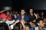 Arjun Kapoor at Special screening of 2 states for under priveledged children in Mumbai on 30th April 2014 (27)_536232b5ac915.JPG