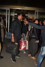 Shahrukh Khan returns from Abu Dhabi on 30th April 2014 (9)_53624ca3a1408.JPG