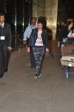 Priyanka Chopra snapped at the airport on 4th May 2014 (25)_53677a41ea259.JPG