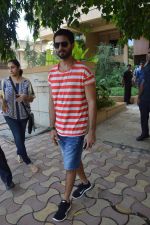Shahid Kapoor snapped outside his new home in Mumbai on 5th May 2014 (2)_536840570e2b9.JPG