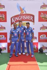 Mumbai indians at kingfisher bowl out event in Phoenix, Mumbai on 8th May 2014 (19)_536c58e70a3d6.JPG