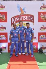 Mumbai indians at kingfisher bowl out event in Phoenix, Mumbai on 8th May 2014 (20)_536c58f1ee1b6.JPG