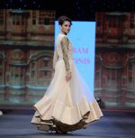 walks for Vikram Phadnis at Pidilite CPAA Show in NSCI, Mumbai on 11th May 2014  (68)_5370b5002a06c.JPG