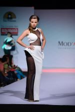 at Modart fashion show in Sea Princess, Mumbai on 13th May 2014 (36)_537363c3e37cf.JPG