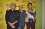 Hansal Mehta, Mahesh Bhatt, Raj Kumar Yadav at CityLights Movie Promotions at Radio Mirchi  on 14th May 2014(28)_53744bb8bc802.JPG