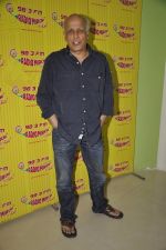 Mahesh Bhatt at CityLights Movie Promotions at Radio Mirchi  on 14th May 2014(32)_53744bba5ff87.JPG
