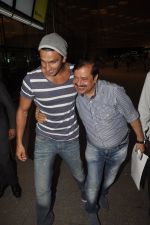 Ranveer Singh snapped at airport in Mumbai on 15th May 2014 (45)_53759f5906e7f.JPG