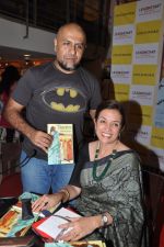 vishal dadlani at the launch of Pratima Kapur_s Tapestry Book in Mumbai on 15th May 2014 (27)_53757dbeab2d4.JPG