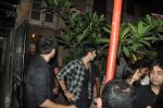 Ranbir Kapoor snapped outside Pali Bhuvan in Bandra, Mumbai on 17th may 2014 (24)_53789dc365fa1.JPG