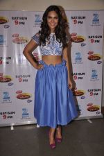 Esha Gupta at Humshakals promotions on Zee Lil masters in Famous Studio, Mumbai on 19th May 2014 (18)_537af05858d5d.JPG