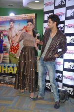 Siddharth Gupta, Simran Kaur Mundi at the launch of MTV_s new show Jhand Hogi Sabki in Parle, Mumbai on 20th May 2014 (51)_537cad6158f34.JPG