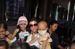 Sushmita Sen spends time with kids in PVR, Mumbai on 22nd May 2014 (15)_537efaa103262.JPG