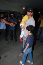 Hrithik Roshan with his kids at X Men screening in Light Box, Mumbai on 23rd May 2014 (41)_538086af022b8.JPG