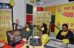 Sidharth Malhotra, Shraddha Kapoor and Mohit Suri at Radio Mirchi Mumbai studio for promotion of Ek Villain on 23rd May 2014 (2)_538091d2dc58c.JPG