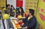 Sidharth Malhotra, Shraddha Kapoor and Mohit Suri at Radio Mirchi Mumbai studio for promotion of Ek Villain on 23rd May 2014 (9)_5380916eea445.JPG