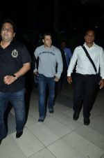 Salman Khan returns from Modi swearing in Airport, Mumbai on 26th May 2014 (4)_538441e394ff0.JPG
