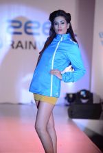 at Zee Rainwear fashion show in Mumbai on 28th May 2014 (223)_538710d9f210e.JPG