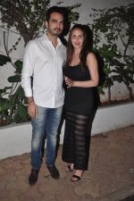 Esha Deol snapped outside Olive on 30th May 2014 (59)_538945204431a.JPG