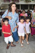 Farah Khan snapped with her kids in Mumbai on 30th May 2014 (10)_53894c040ea39.JPG