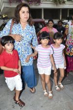 Farah Khan snapped with her kids in Mumbai on 30th May 2014 (11)_53894c048c4c7.JPG