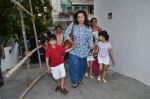 Farah Khan snapped with her kids in Mumbai on 30th May 2014 (14)_53894c058e7ed.JPG