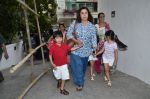 Farah Khan snapped with her kids in Mumbai on 30th May 2014 (15)_53894c061c85c.JPG