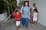 Farah Khan snapped with her kids in Mumbai on 30th May 2014 (17)_53894c0708f3c.JPG