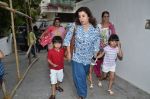 Farah Khan snapped with her kids in Mumbai on 30th May 2014 (19)_53894c07ee488.JPG