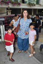 Farah Khan snapped with her kids in Mumbai on 30th May 2014 (3)_53894c007a863.JPG
