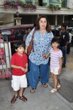 Farah Khan snapped with her kids in Mumbai on 30th May 2014 (4)_53894c0102919.JPG