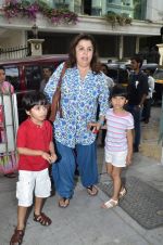 Farah Khan snapped with her kids in Mumbai on 30th May 2014 (5)_53894c0184a44.JPG