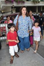 Farah Khan snapped with her kids in Mumbai on 30th May 2014 (6)_53894c020da20.JPG