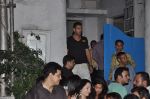 Yuvraj Singh snapped outside Olive on 30th May 2014 (97)_538945eccd537.JPG