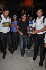 Shahrukh Khan returns after winning IPL 2014 in Mumbai Airport on 2nd June 2014 (8)_538d5d9a0209f.JPG